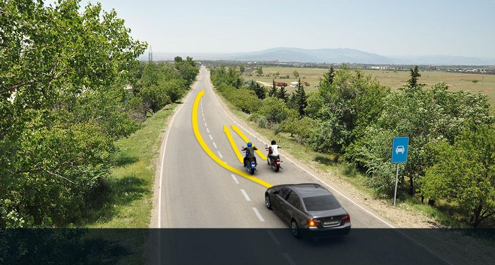 Which vehicle driver will violate the Highway Code in case of proceeding to the arrow direction?